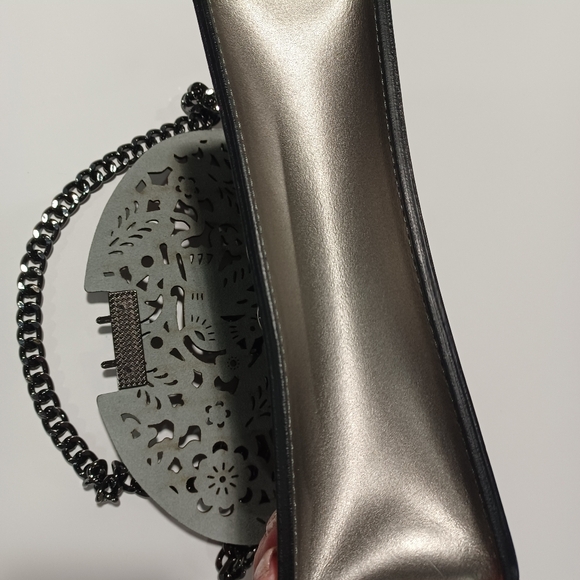 Chic Metallic Crossbody Bag with Gunmetal Chain Strap - Picture 6 of 7